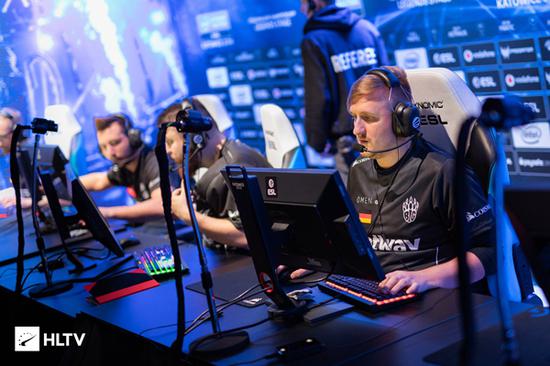 庆祝后的松 庆祝后的松