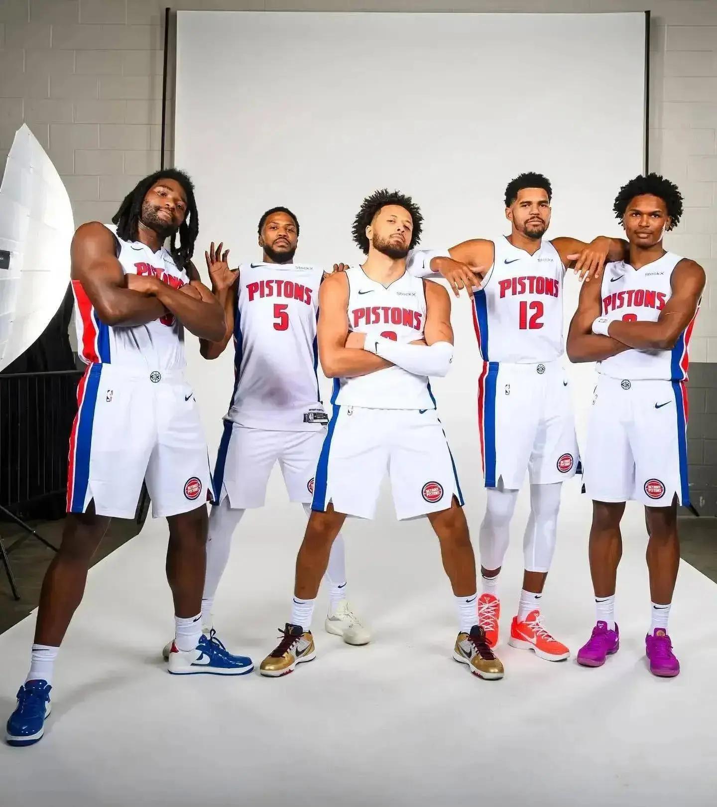 点在肘区与 点在肘区与